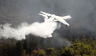 Хабаровский поселок тушат с самолетов Хабаровский поселок тушат с самолетов