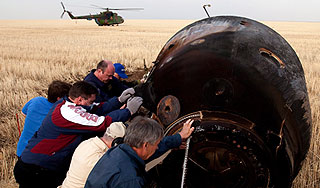 "Cоюз"с космонавтами вернулся на Землю "Cоюз"с космонавтами вернулся на Землю