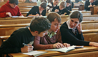 Студентам повысили социальные стипендии Студентам повысили социальные стипендии