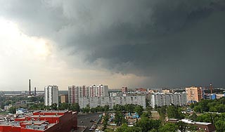 Над Москвой нависли желтые облака Над Москвой нависли желтые облака