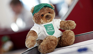 Шведы забросали Белоруссию медведями Шведы забросали Белоруссию медведями