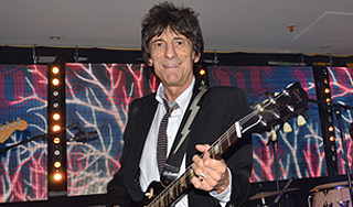 Гитариста Rolling Stones наградили за шоу Гитариста Rolling Stones наградили за шоу