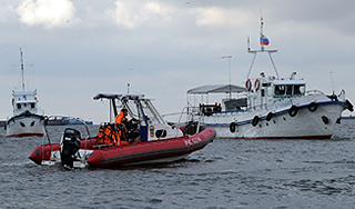 В Охотском море пропал российский ученый В Охотском море пропал российский ученый