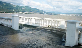 Путин поручил помочь пострадавшей Кубани Путин поручил помочь пострадавшей Кубани