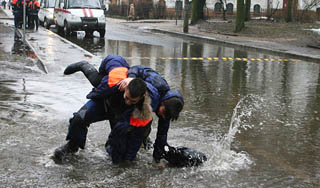 Офицер ценой жизни спас людей на Кубани Офицер ценой жизни спас людей на Кубани