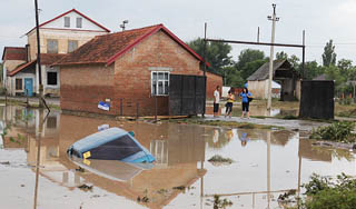 Путин поручил помочь пострадавшей Кубани Путин поручил помочь пострадавшей Кубани