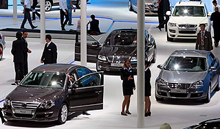 Две иномарки угнали из автосалона в Москве Две иномарки угнали из автосалона в Москве