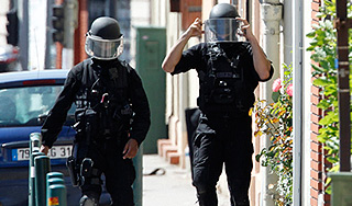 Во Франции преступник захватил детский сад Во Франции преступник захватил детский сад