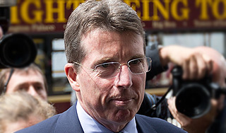 Глава банка отказался от бонусов в 30 млн Глава банка отказался от бонусов в 30 млн