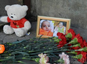 Родителям убитой девочки продлили срок ареста