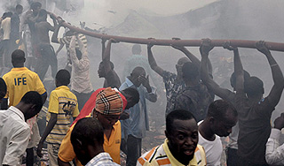 В Нигерии 90 человек сгорели заживо В Нигерии 90 человек сгорели заживо