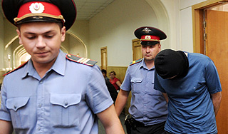 Ребенок закидал педофила камнями Ребенок закидал педофила камнями