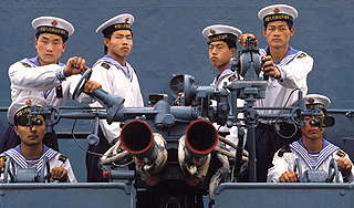 Китайский фрегат застрял в спорных водах Китайский фрегат застрял в спорных водах