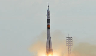 "Союз" успешно выведен на орбиту "Союз" успешно выведен на орбиту