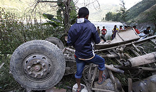 Автобус с паломниками рухнул в ущелье Автобус с паломниками рухнул в ущелье