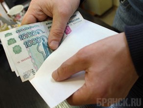 Автоинспектор попался при получении взятки