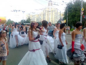 Около 80 девушек приняли участие в Параде невест Фото: БРЯНСК.RU