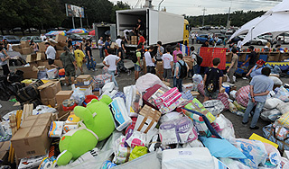 МЧС: гуманитарной помощи в Крымске хватает МЧС: гуманитарной помощи в Крымске хватает