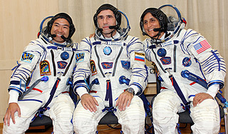 "Союз" доставил на МКС новую экспедицию "Союз" доставил на МКС новую экспедицию