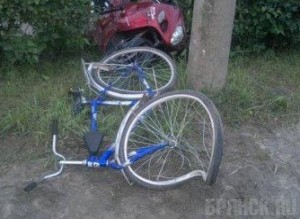 По вине мотоциклиста школьник попал в больницу