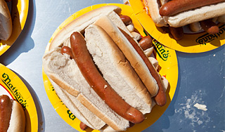 США отметили Национальный день хот-догов США отметили Национальный день хот-догов