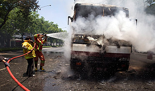 Террорист взорвал автобус с туристами Террорист взорвал автобус с туристами