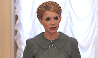 Тимошенко грозит выбить окно в своей палате Тимошенко грозит выбить окно в своей палате