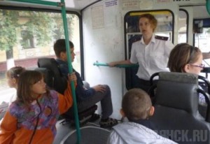 Автоинспектор пообщалась с детьми в… троллейбусе