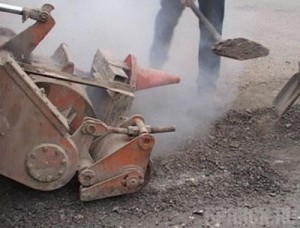 Комаричских чиновников заставят отремонтировать дорогу