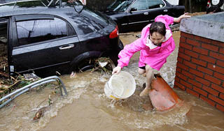 Мощный ураган обрушился на КНДР Мощный ураган обрушился на КНДР