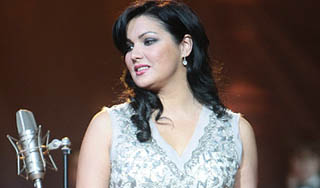 Анна Нетребко спела для жителей Крымска Анна Нетребко спела для жителей Крымска