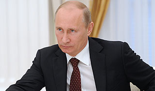 Путин подписал закон об иностранных агентах Путин подписал закон об иностранных агентах