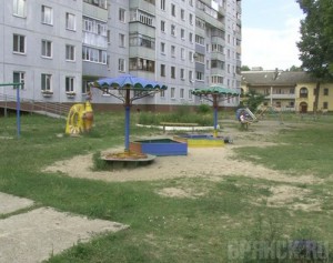 Безответственная мать забыла ребенка на улице