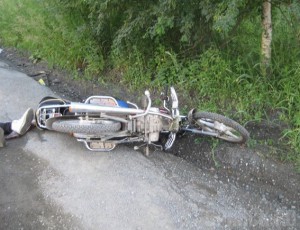 Сбежавшие из интерната девочки разбились на мопеде