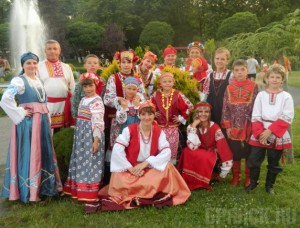 Болгарская публика рукоплескала брянским артистам детский фольклорный ансамбль "Лукошко"