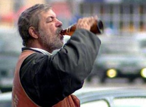 В 2012 году мужчину более 100 раз наказывали за пьянство