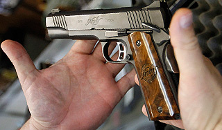 Пистолеты помогут россиянам стать добрее Пистолеты помогут россиянам стать добрее