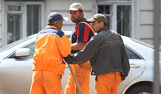 Гастарбайтеры отняли у грабителей миллионы Гастарбайтеры отняли у грабителей миллионы