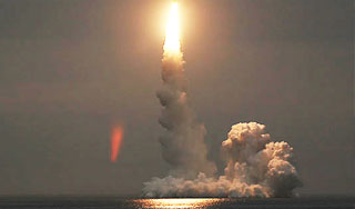 "Булаву" примут на вооружение в октябре "Булаву" примут на вооружение в октябре