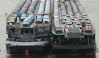 В Россию везли радиоактивные машины В Россию везли радиоактивные машины