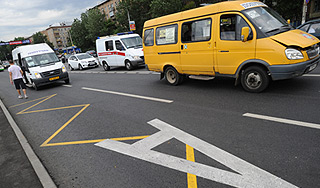 Выделенные полосы защитят бордюрами Выделенные полосы защитят бордюрами