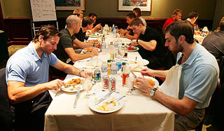 Еду заставят вызывать сытость быстрее Еду заставят вызывать сытость быстрее