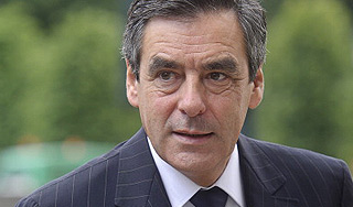 Экс-премьер Франции сломал ногу на скутере Экс-премьер Франции сломал ногу на скутере