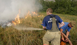 В Сибири пожарные попали в огненный капкан В Сибири пожарные попали в огненный капкан