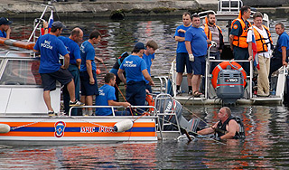 В Петербурге затонул катер с туристами В Петербурге затонул катер с туристами