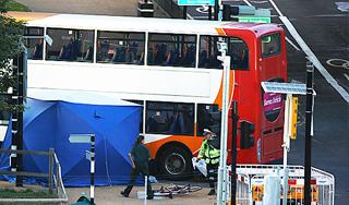 Олимпийский автобус задавил велосипедиста Олимпийский автобус задавил велосипедиста