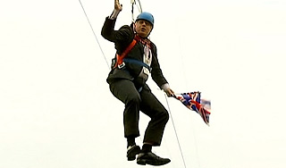 Мэр Лондона завис над парком "Виктория" Мэр Лондона завис над парком "Виктория"