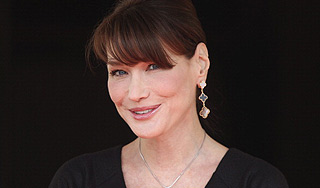 Карле Бруни поставили памятник в Париже Карле Бруни поставили памятник в Париже