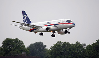 SSJ 100 совершил аварийную посадку SSJ 100 совершил аварийную посадку