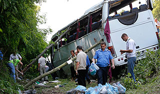 В аварии под Псковом ранены 15 туристов В аварии под Псковом ранены 15 туристов
